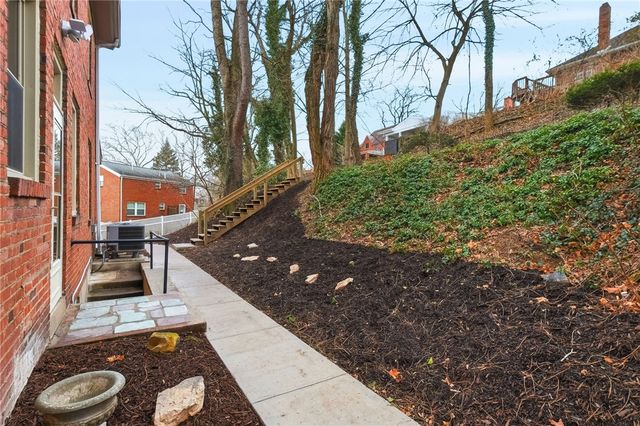 32 Fernwood Ave, Mt Lebanon, PA 15228