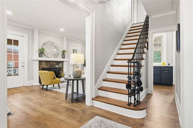 32 Fernwood Ave, Mt Lebanon, PA 15228