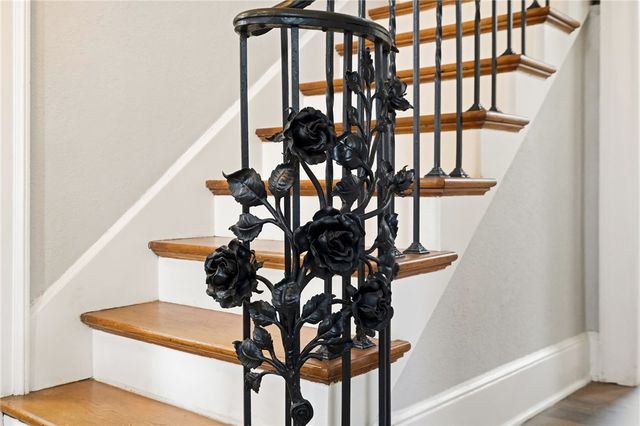 32 Fernwood Ave, Mt Lebanon, PA 15228