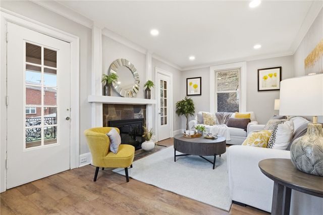 32 Fernwood Ave, Mt Lebanon, PA 15228