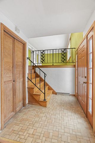 2243 Edgebrook Avenue, Saint Paul, MN 55119