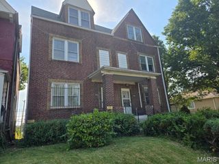 3916 W Belle Place, St Louis, MO 63108