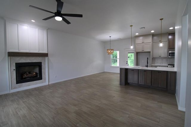 130 Mountain Laurel Way, Noble, OK 73068