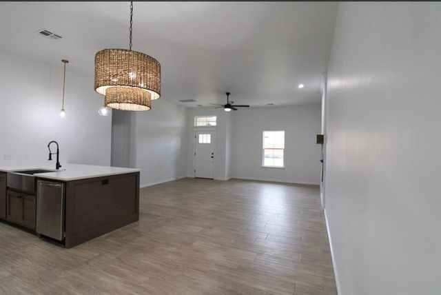 130 Mountain Laurel Way, Noble, OK 73068
