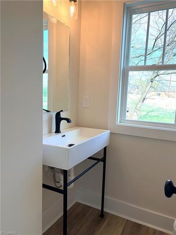 14 W Colonial Drive, Thomasville, NC 27360