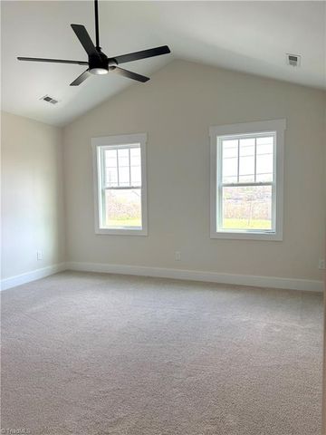 14 W Colonial Drive, Thomasville, NC 27360