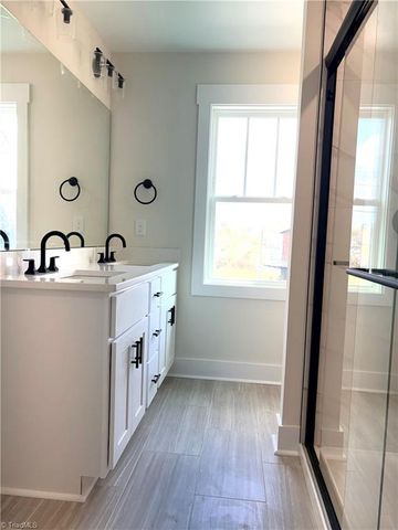 14 W Colonial Drive, Thomasville, NC 27360