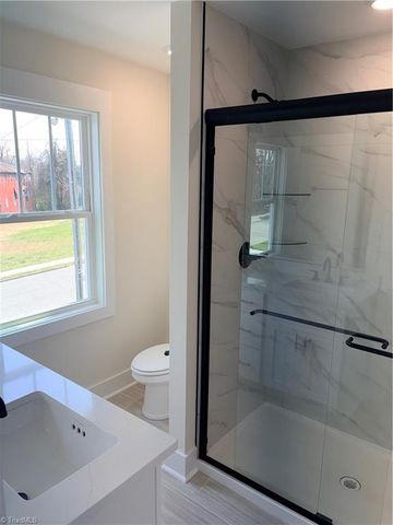 14 W Colonial Drive, Thomasville, NC 27360