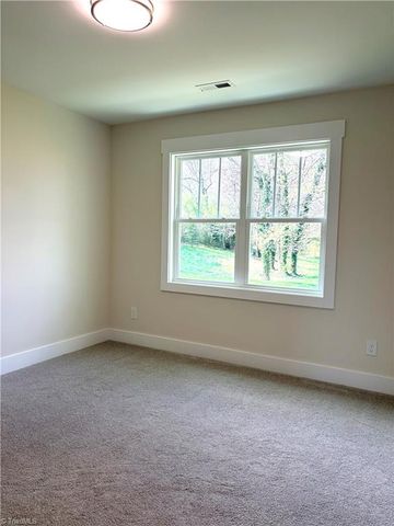 14 W Colonial Drive, Thomasville, NC 27360