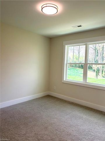 14 W Colonial Drive, Thomasville, NC 27360