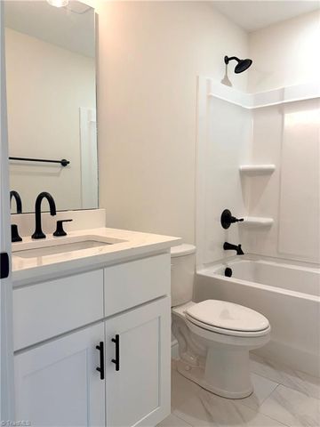 14 W Colonial Drive, Thomasville, NC 27360