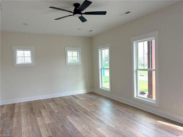 14 W Colonial Drive, Thomasville, NC 27360