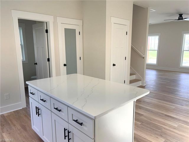 14 W Colonial Drive, Thomasville, NC 27360