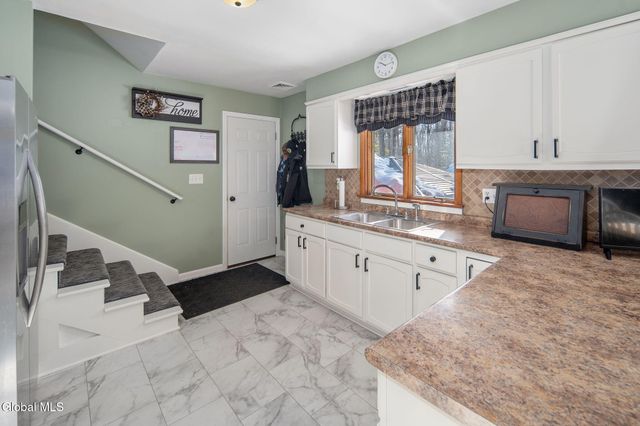 437 E Lucille Lane, Rotterdam, NY 12306