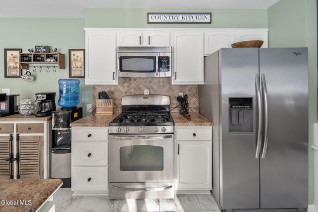 437 E Lucille Lane, Rotterdam, NY 12306