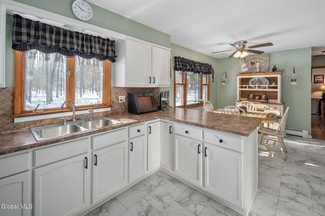 437 E Lucille Lane, Rotterdam, NY 12306