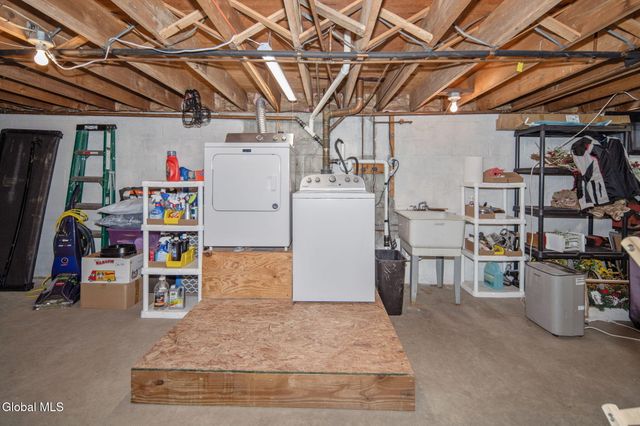 437 E Lucille Lane, Rotterdam, NY 12306