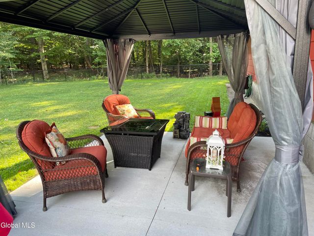 437 E Lucille Lane, Rotterdam, NY 12306