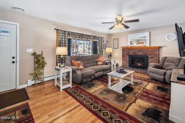 437 E Lucille Lane, Rotterdam, NY 12306