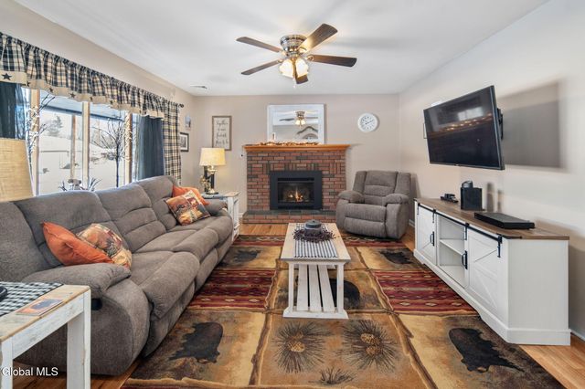 437 E Lucille Lane, Rotterdam, NY 12306