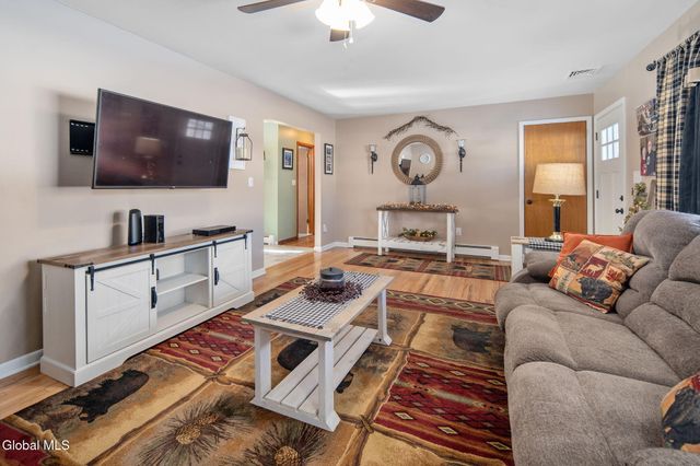 437 E Lucille Lane, Rotterdam, NY 12306