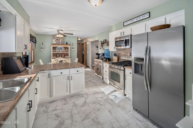 437 E Lucille Lane, Rotterdam, NY 12306