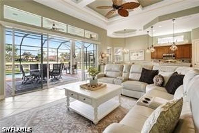 7636 Sussex CT, Naples, FL 34113