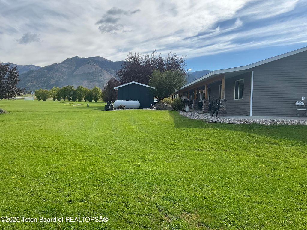 MUDDY STRING Road, Thayne, WY 83127 photo 8