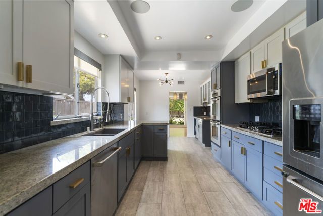 6225 S Corning Avenue, Los Angeles, CA 90056