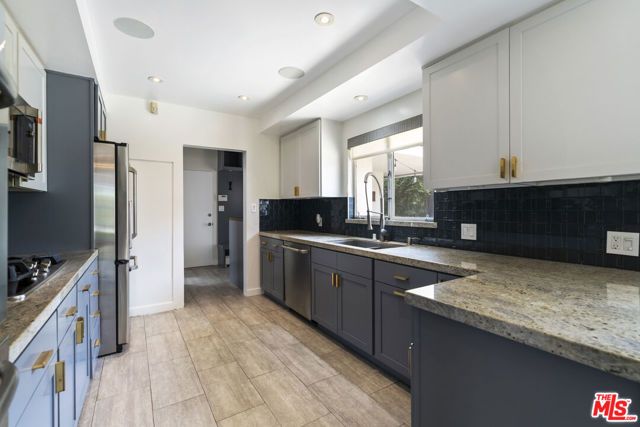 6225 S Corning Avenue, Los Angeles, CA 90056
