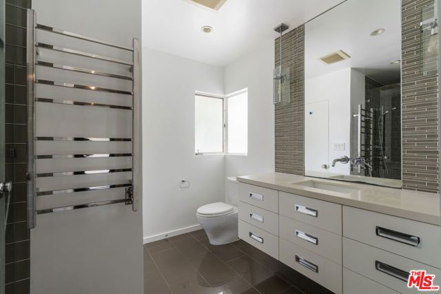 6225 S Corning Avenue, Los Angeles, CA 90056
