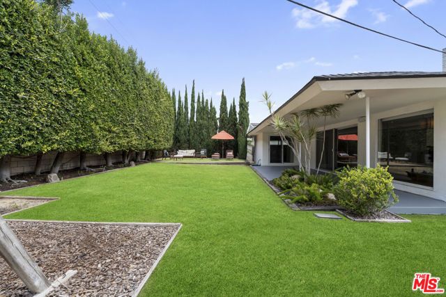 6225 S Corning Avenue, Los Angeles, CA 90056