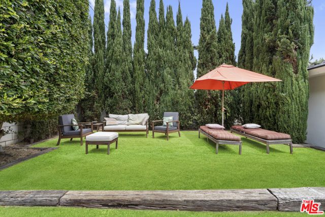 6225 S Corning Avenue, Los Angeles, CA 90056