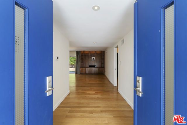 6225 S Corning Avenue, Los Angeles, CA 90056