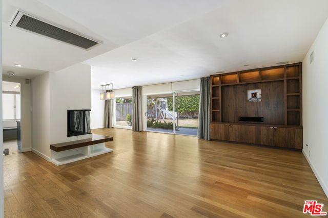 6225 S Corning Avenue, Los Angeles, CA 90056