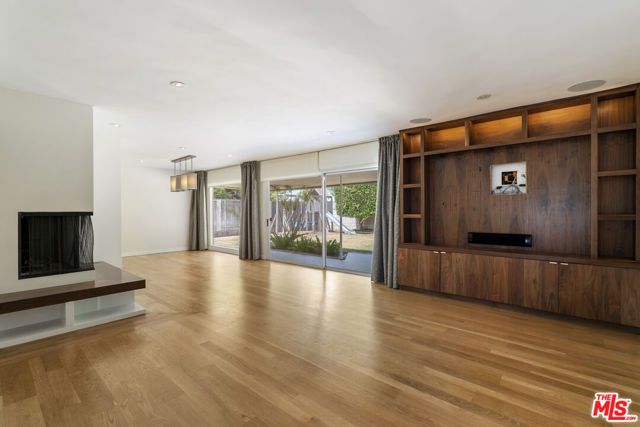 6225 S Corning Avenue, Los Angeles, CA 90056