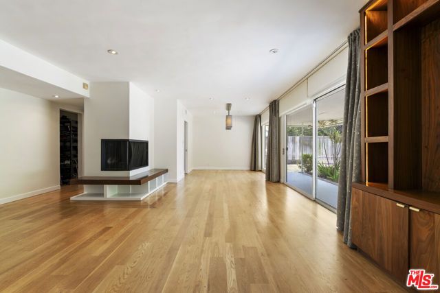 6225 S Corning Avenue, Los Angeles, CA 90056
