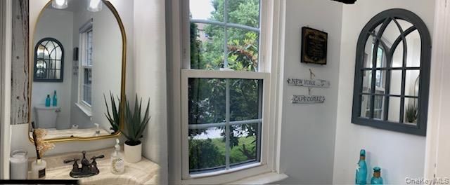 35 Poplar Circle, Peekskill, NY 10566