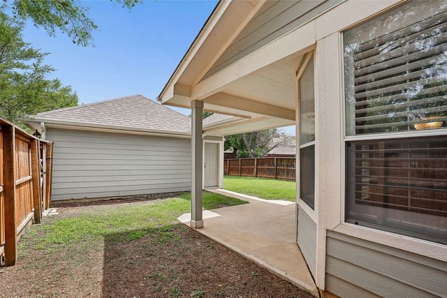 711 George Street, Lantana, TX 76226