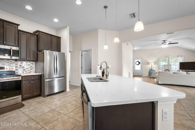 15606 CHIR PINE Drive, Jacksonville, FL 32218