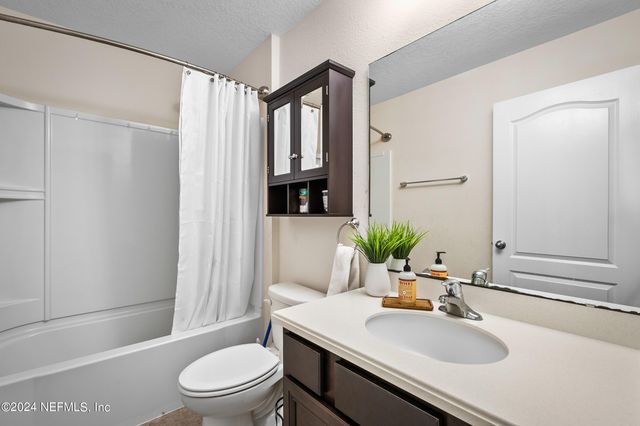 15606 CHIR PINE Drive, Jacksonville, FL 32218