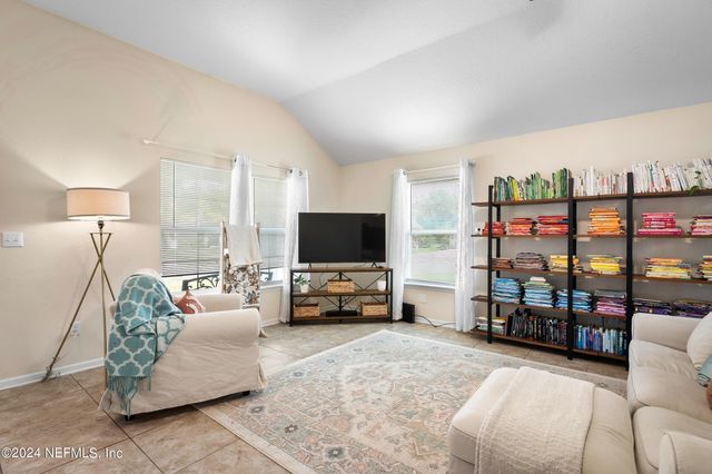 15606 CHIR PINE Drive, Jacksonville, FL 32218