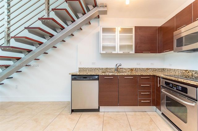 41 SE 5th Street 1914, Miami, FL 33131