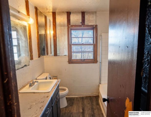 6724 N 37th Street, Omaha, NE 68112