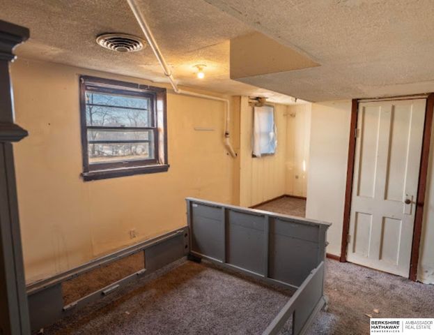 6724 N 37th Street, Omaha, NE 68112