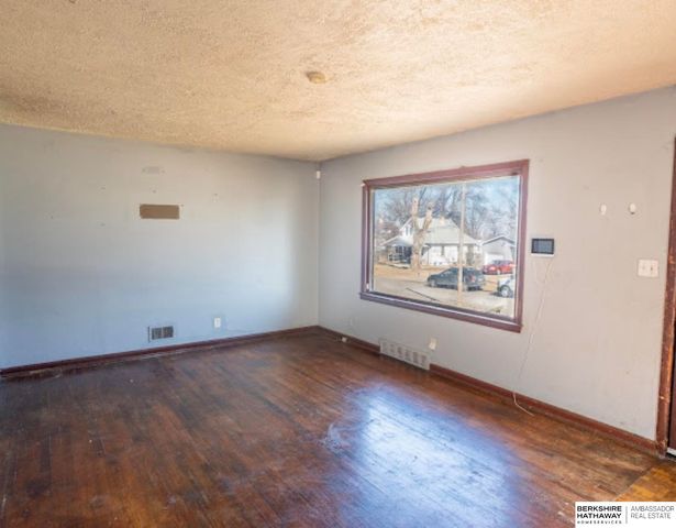 6724 N 37th Street, Omaha, NE 68112