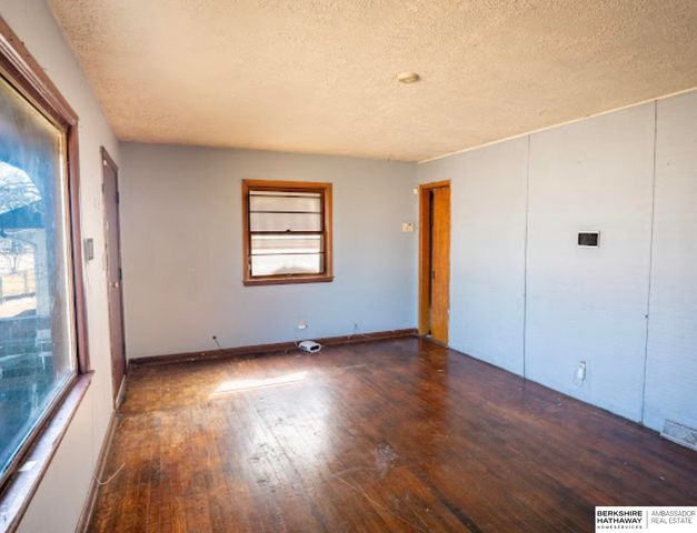 6724 N 37th Street, Omaha, NE 68112