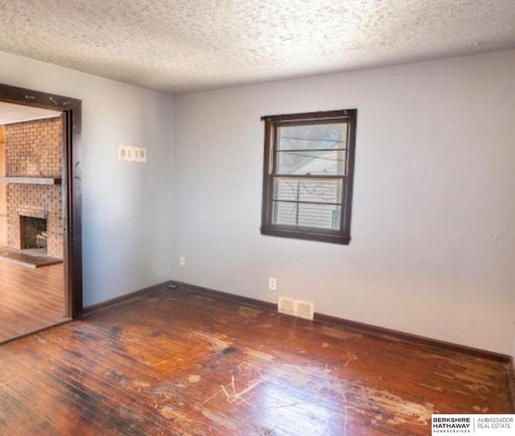 6724 N 37th Street, Omaha, NE 68112