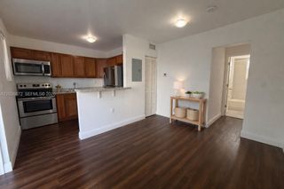 540 NW 7th St 4, Miami, FL 33136