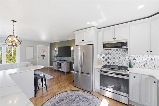 2801 E Rhode Island AVENUE, Milwaukee, WI 53207